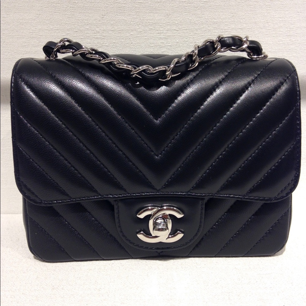 CHANEL Black Quilted Chevron Leather Crossbody Bag with Silver Hardware